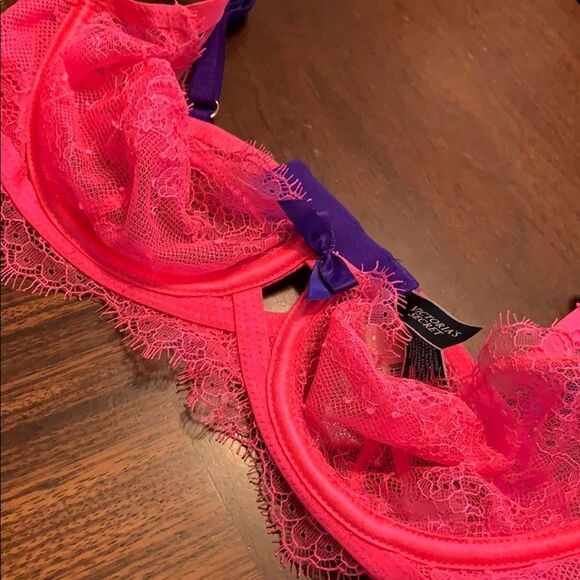 Victoria Secret Very Sexy Unlined Demi - Picture 3 of 4